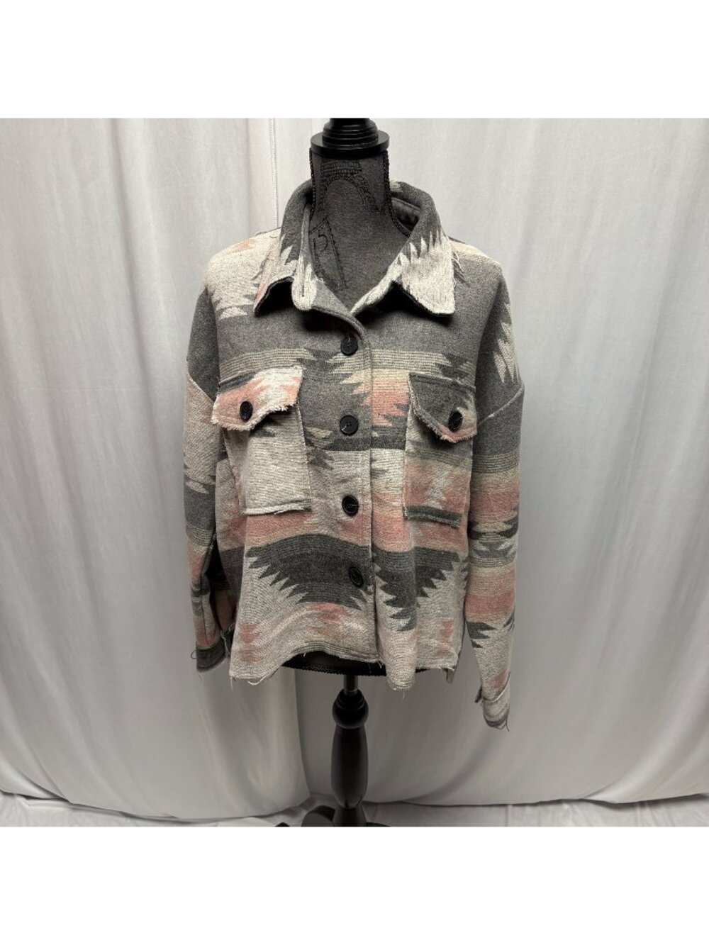 Veveret Jacket Womens Size Large Gray Pink Aztec Raw Edge Cropped Long Sleeve